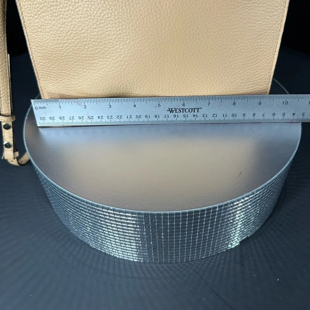 Michael Kors Cream Leather Women's Bag pre Owned Exellent condition
